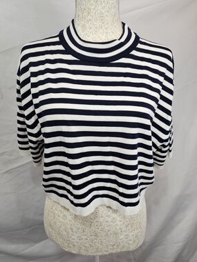 Zara Black/ White Striped S/Slv Crop Sweater. 22.5W X 17L.